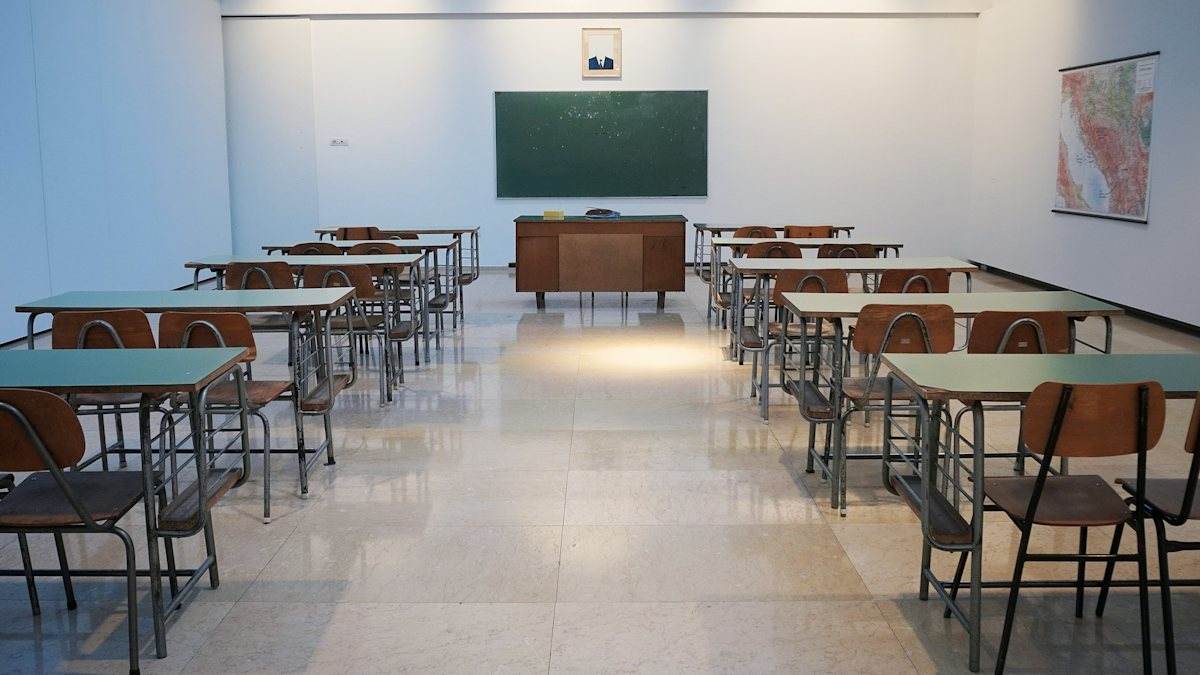 کلاس درس؛ تصویر مرتبط با دورههای آمادگی دانشگاه