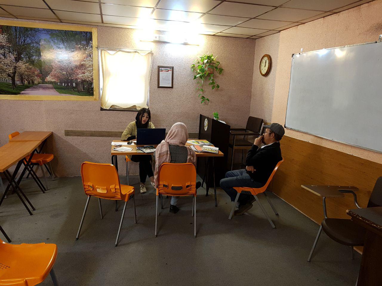 جلسه پرسش و پاسخ در موسسه زبان بهار شیراز