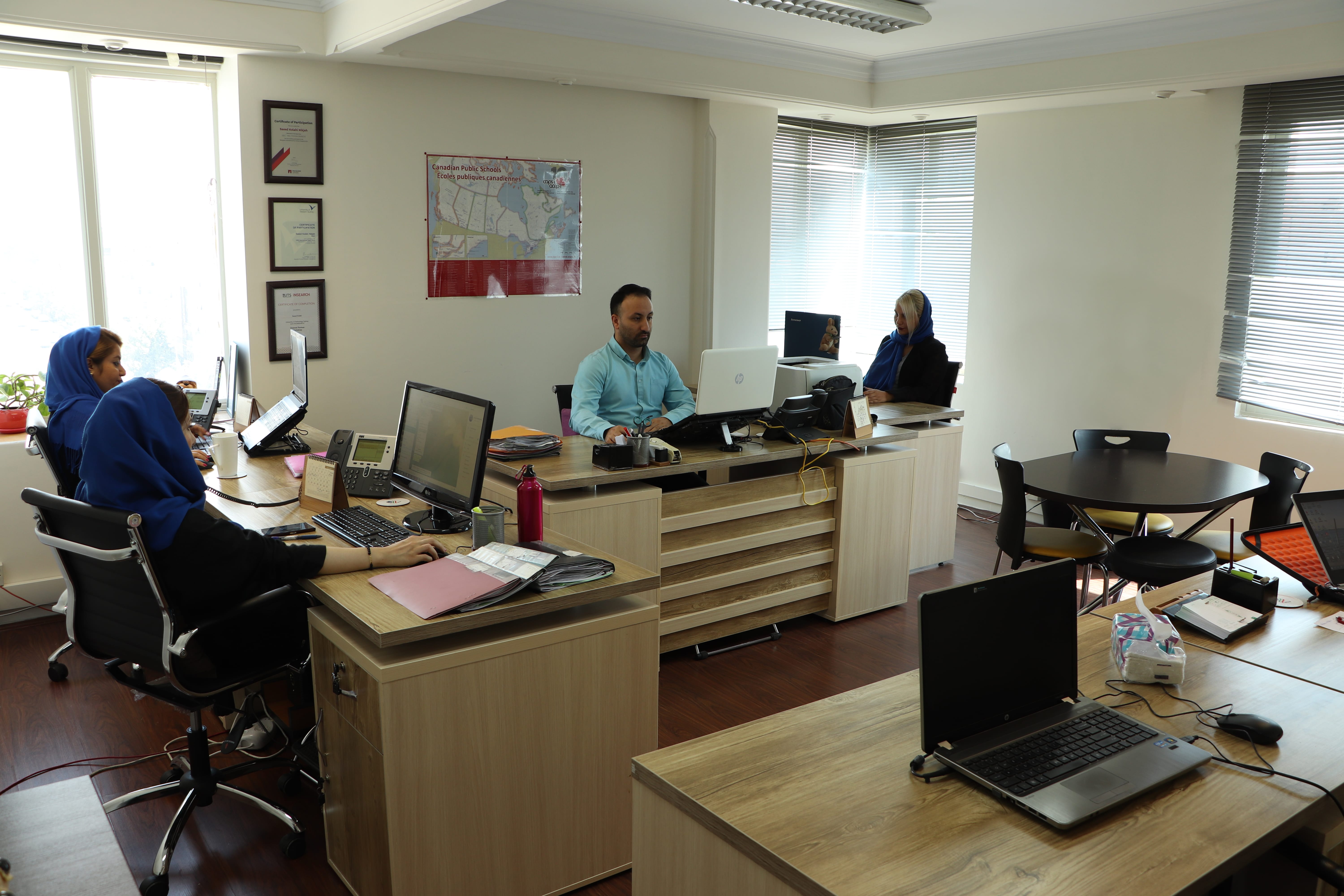 تیم پذیرش و ویزای گروه راد